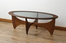 イギリスビンテージ　G-PLAN(ジープラン)　チーク材　ガラストップのおしゃれなコーヒーテーブル(センターテーブル、ローテーブル、オーバルテーブル、英国、北欧、ヴィンテージ)(R-071188)