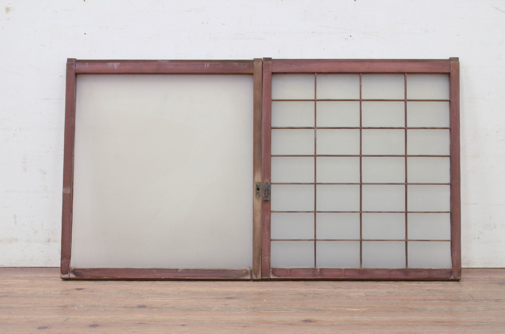 アンティーク建具　どこか懐かしい雰囲気漂う格子ガラス窓2枚セット(引き戸、格子戸、ガラス戸)(R-072127)