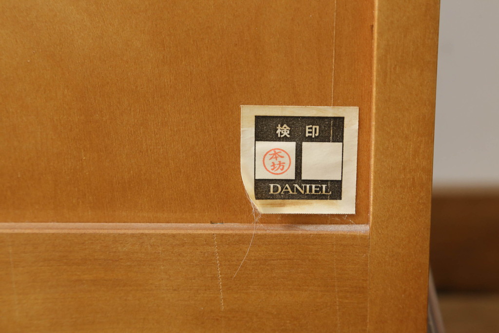 中古　美品　横浜ダニエル(daniel)　モダンでシンプルな家具のようなデザインの仏壇(厨子)(R-073979)