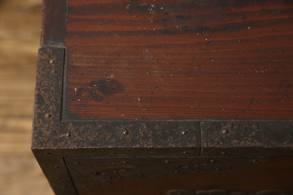 和製アンティーク　美品　前面欅(ケヤキ)　金具の立派な佐渡箪笥(小木箪笥、和たんす、時代箪笥、収納箪笥、引き出し、整理箪笥)(R-065735)