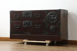 アンティーク家具　和製アンティーク　前面ケヤキ材　モダンな雰囲気の二本松箪笥ローボード(リビングボード、衣装箪笥)