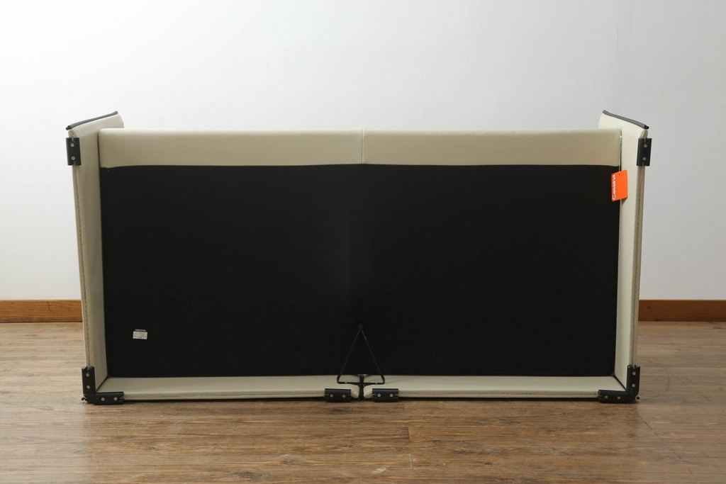 中古　展示品　超美品　Cassina(カッシーナ)　405　DUC(デュック)　FX革　黒のパイピングが空間を引き締める2人掛けソファ(2P、アームソファ、タグ付き)(定価約110万円)(R-060958)