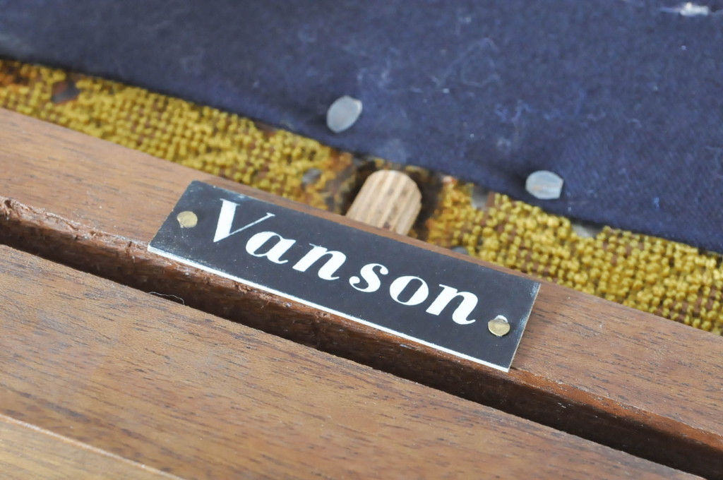 イギリスビンテージ　VANSON(ヴァンソン)　チーク材　スタイリッシュなデザインがお洒落なアームチェア(ダイニングチェア、ファンバック、椅子、イス、英国、ヴィンテージ)(R-065619)