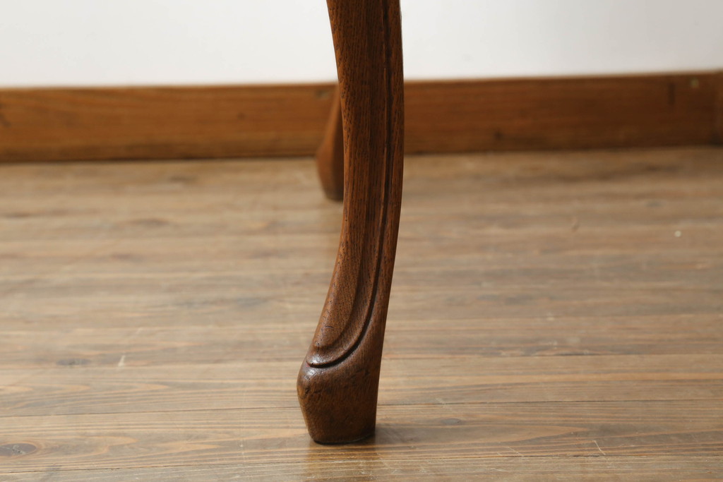 フランスアンティーク　オーク材　すらっと伸びた猫脚に施されたデザインが上品なパーケットリーエクステンションテーブル(ダイニングテーブル、4人掛け、6人掛け、食卓)(R-074134)