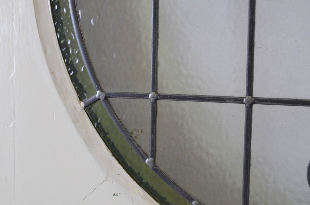 イギリスアンティーク!　ペイント仕上げ限定!　丸いステンドグラス入りのシンプルなペイントドア1枚(英国、玄関ドア、玄関扉、建具)(R-064966)
