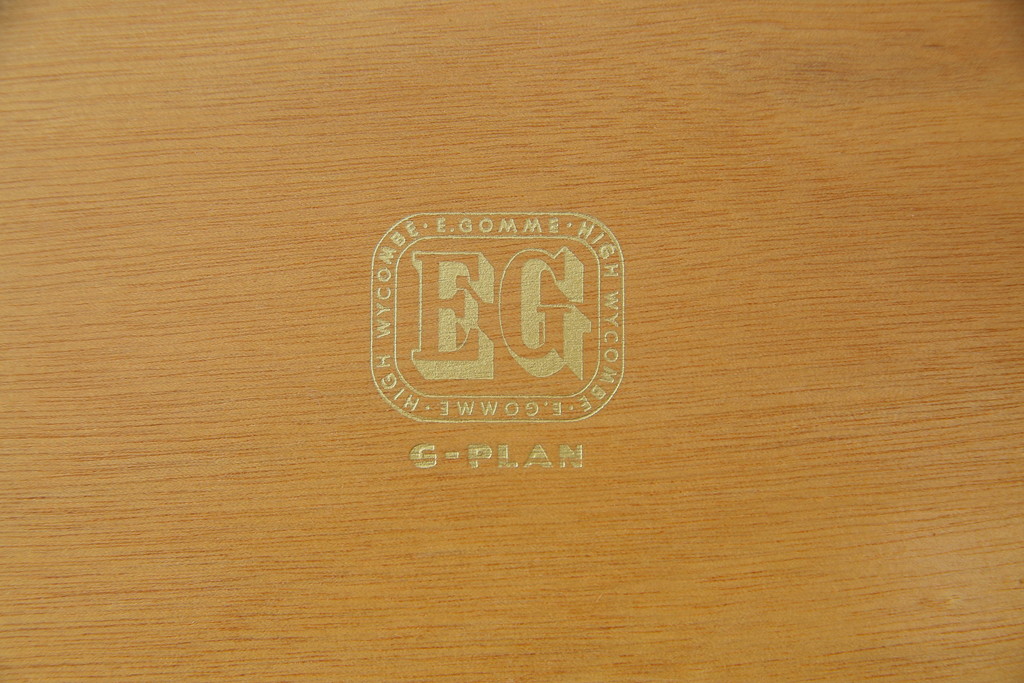 イギリスビンテージ　G-PLAN(ジープラン)　BBシリーズ　気品漂う大人の空間作りにおすすめのサイドボード(サイドキャビネット、戸棚、収納棚、ヴィンテージ、英国、北欧)(R-073970)