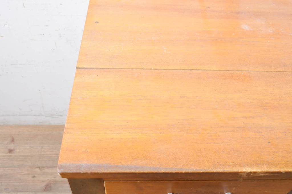 和製アンティーク　シンプルなデザインと明るい木の色味が魅力のレトロな片袖机(ワークデスク、在宅ワーク、在宅用、勉強机)(R-071307)