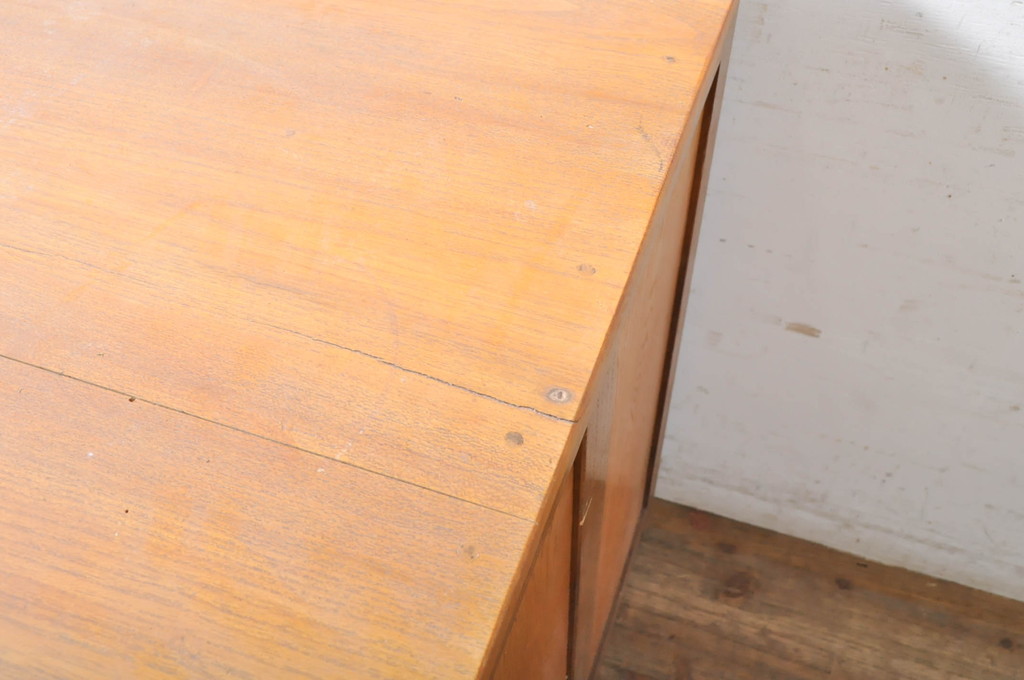 和製アンティーク　シンプルなデザインと明るい木の色味が魅力のレトロな片袖机(ワークデスク、在宅ワーク、在宅用、勉強机)(R-071307)