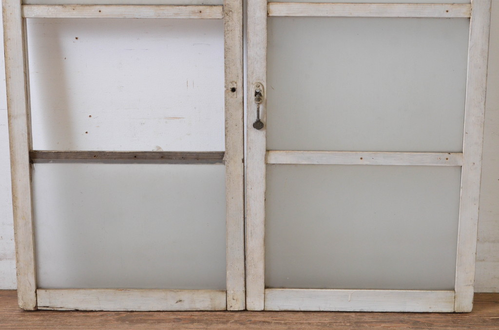アンティーク建具　ペイント仕上げ限定　ペンキの剥げたガラス窓2枚セット(引き戸、ガラス戸)(R-065035)