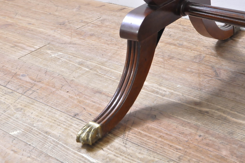 イギリスアンティーク　ウォールナット材　優美な脚のデザインが目を惹くレザートップデスク(本革、レディースデスク、コンソールテーブル、机、ワークデスク、在宅用、在宅ワーク用、英国)(R-065923)