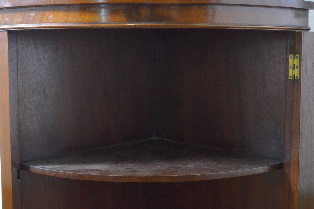 イギリスアンティーク　マホガニー材　クラシカルで上品な佇まいが魅力的なコーナーキャビネット(飾り棚、収納棚、戸棚、英国)(R-063487)