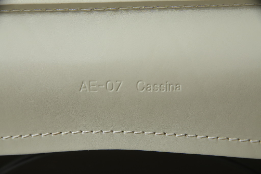 中古　Cassina(カッシーナ)　413　CAB(キャブ)　MARIO BELLINI(マリオベリーニ)　本革(レザー)　シンプルモダンな空間づくりに活躍するアームチェア(ダイニングチェア、椅子、イス)(定価約38万5千円)(R-073554)