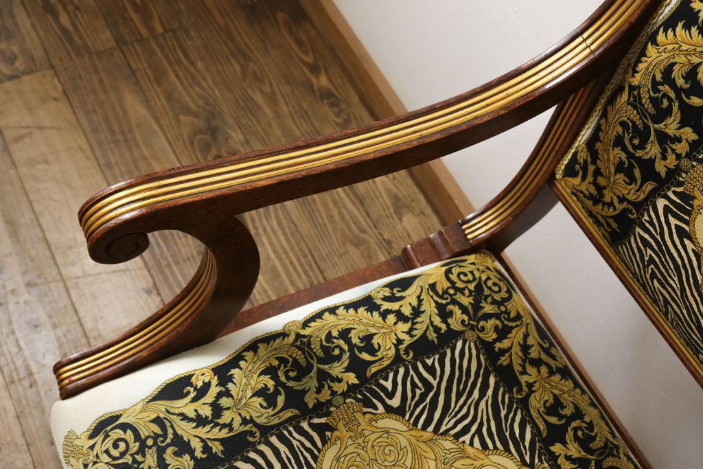 レアデザイン!　イタリア高級輸入家具　職人のこだわりが詰まった美しいデザインが目を引く2人掛けベンチ(2人掛けソファ、長椅子)(R-054778)
