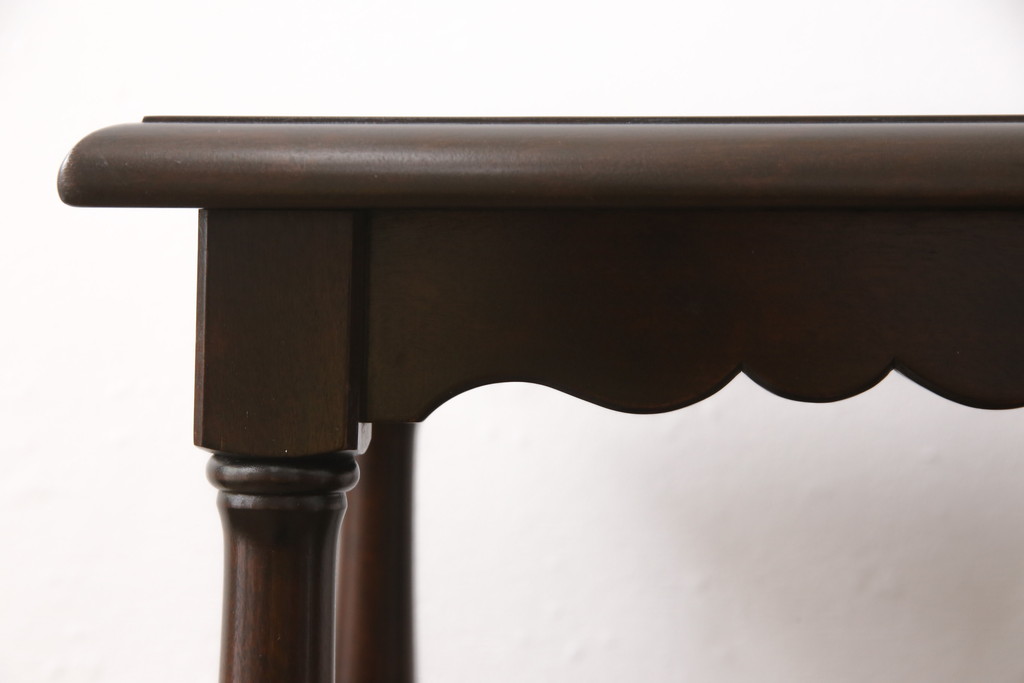 中古　北海道民芸家具　シックな雰囲気が素敵なサイドテーブル(花台	、ナイトテーブル)(R-052550)