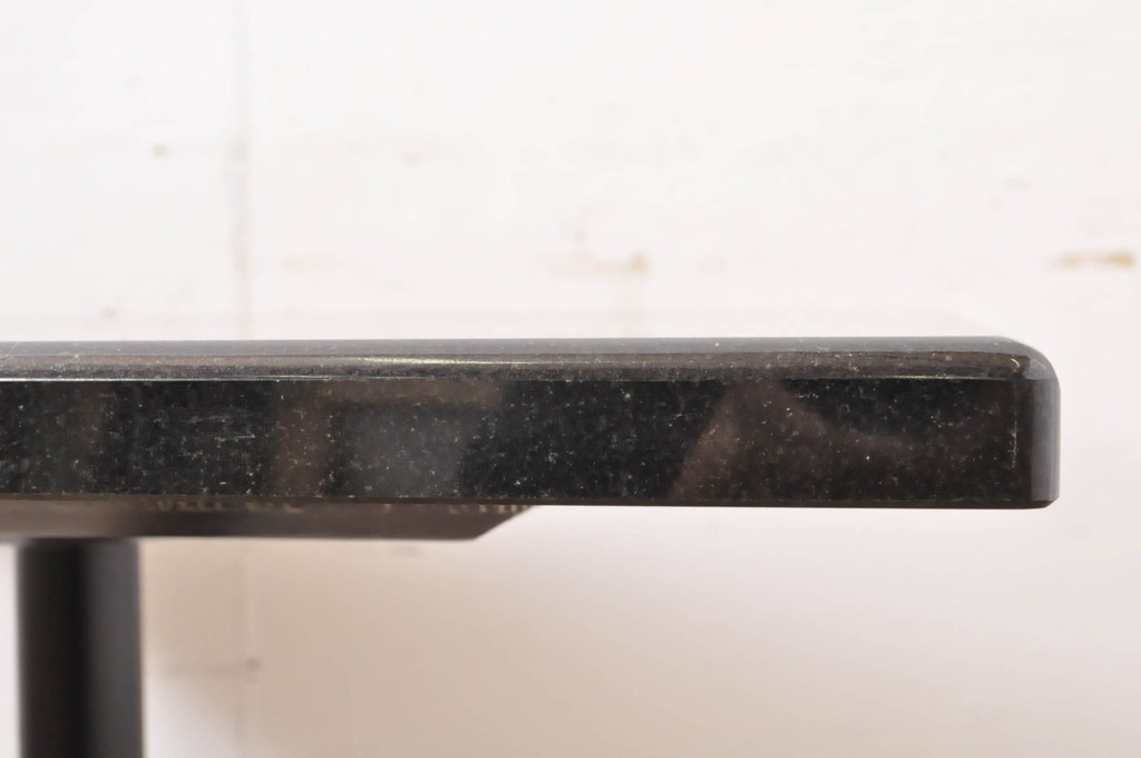 中古　特注　御影石　スタイリッシュでモダンな雰囲気漂うラウンジテーブル(サイドテーブル、コーヒーテーブル)(R-063516)