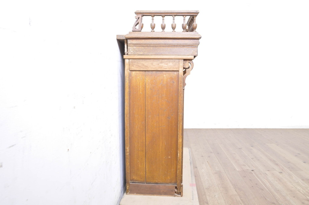 イギリスアンティーク　ペイント仕上げ限定　クラシカルな佇まいが魅力!古い教会の教壇(教台、説教台、カウンターテーブル、レジ台、作業台)(R-072030)