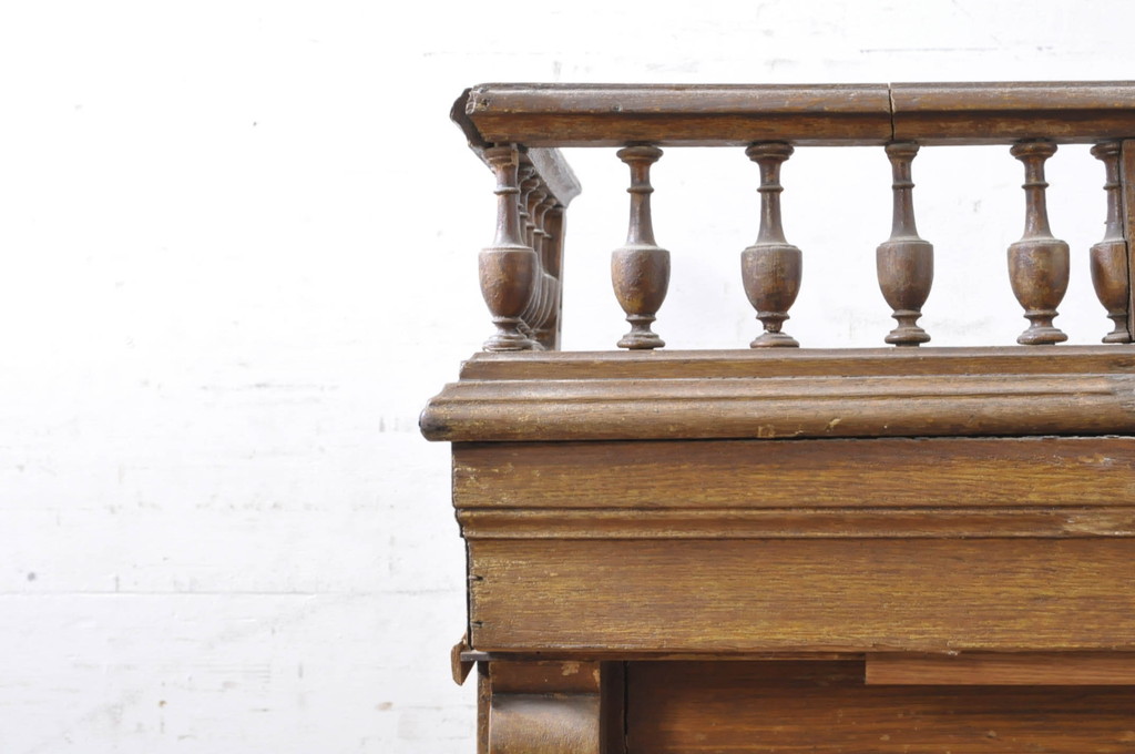イギリスアンティーク　ペイント仕上げ限定　クラシカルな佇まいが魅力!古い教会の教壇(教台、説教台、カウンターテーブル、レジ台、作業台)(R-072030)