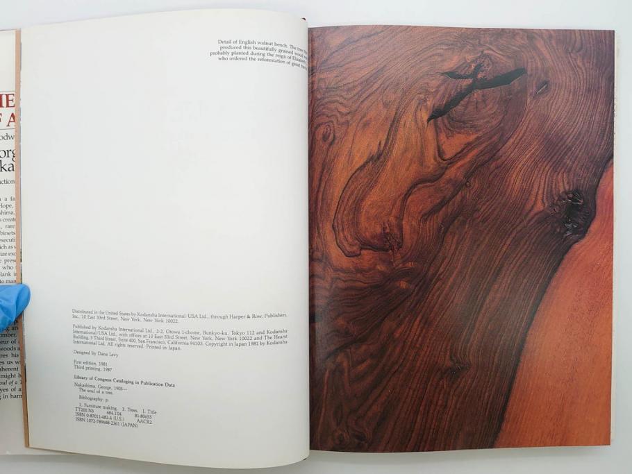 希少　ジョージ・ナカシマ　George Nakashima　THE SOUL OF A TREE　直筆サイン入り　1987年　第3刷　ハードカバー　本(第6回「ジョージ・ナカシマ展」、最後の来日)(R-074702)