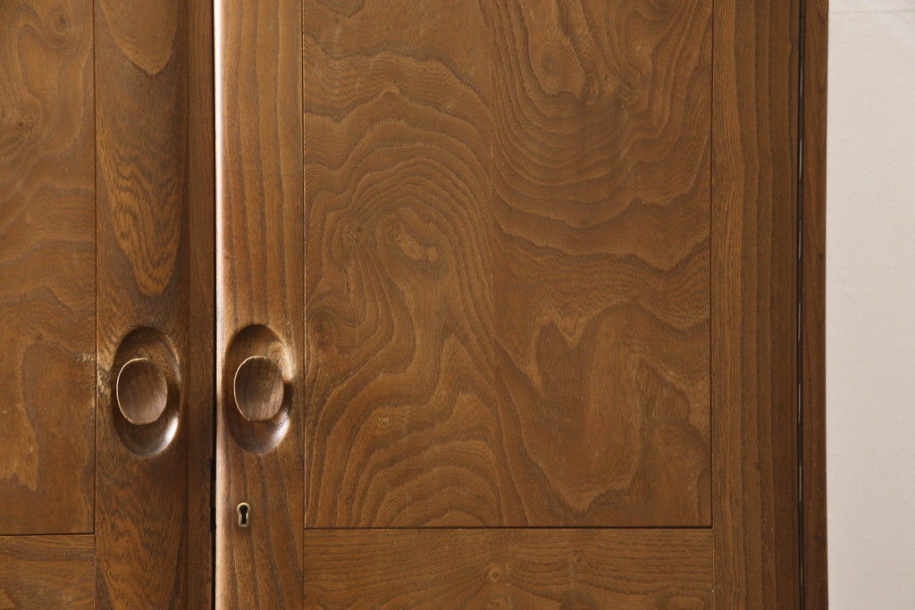 イギリスビンテージ　希少!!　ERCOL(アーコール)　美しい木目と滑らかに面取りされた扉が上品な雰囲気を醸し出すワードローブ(洋服タンス、収納棚、戸棚、キャビネット、ヴィンテージ、英国)(R-066300)
