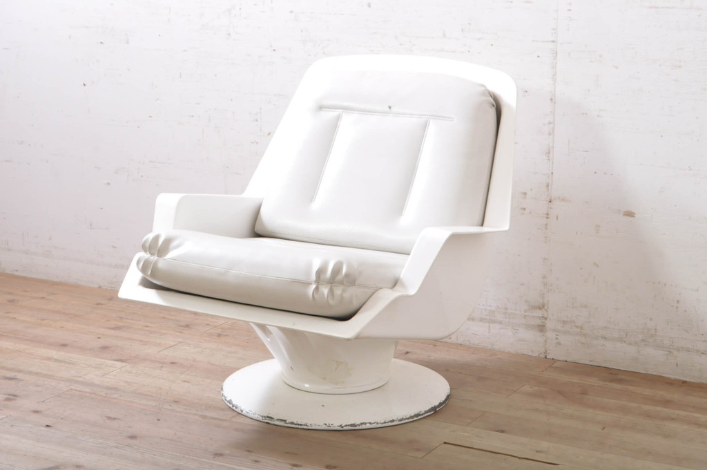 イタリアビンテージ　Lloyd's Antiques(ロイズ・アンティークス)取り扱い　リチャード・ニーグルデザイン　本革(レザー)　熱成形プラスチックフレーム　白が眩しい!! ゆったりとした座り心地が魅力的なナイキアームチェア(ラウンジチェア、イージーチェア、1人掛けソファ、椅子、イス、ヴィンテージ)(R-071945)