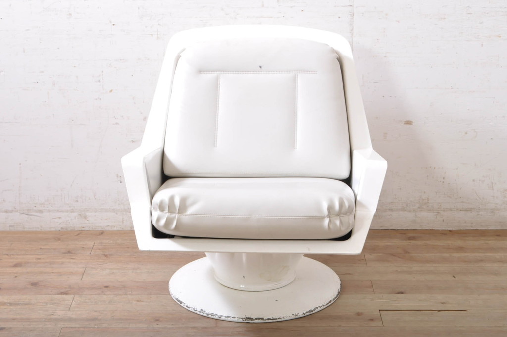 イタリアビンテージ　Lloyd's Antiques(ロイズ・アンティークス)取り扱い　リチャード・ニーグルデザイン　本革(レザー)　熱成形プラスチックフレーム　白が眩しい!! ゆったりとした座り心地が魅力的なナイキアームチェア(ラウンジチェア、イージーチェア、1人掛けソファ、椅子、イス、ヴィンテージ)(R-071945)