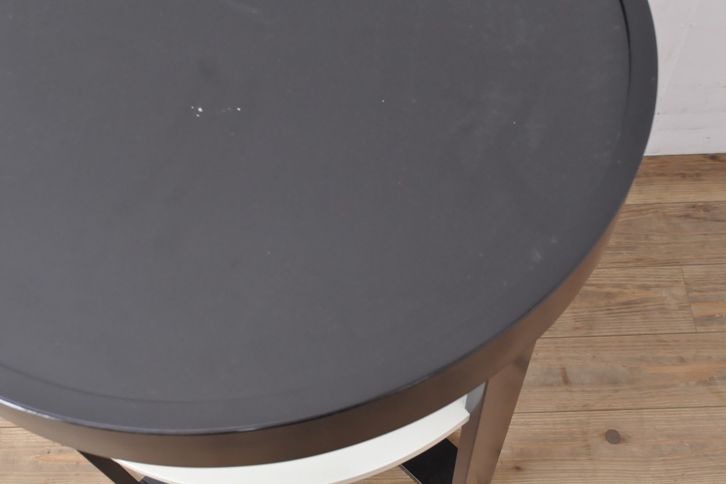 中古　特注品　モダンなデザインでスタイリッシュな空間づくりに活躍するサイドテーブル(コーヒーテーブル、ラウンドテーブル、エンドテーブル)(定価約15万円)(R-055681)