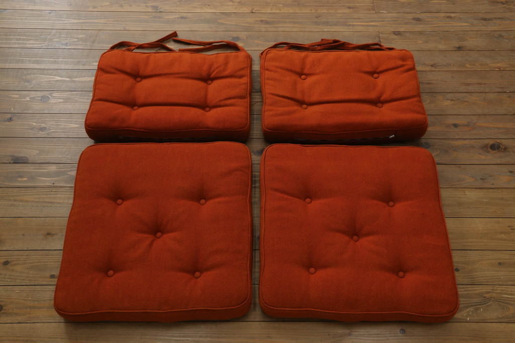 中古　北海道民芸家具　オレンジ色の鮮やかなファブリックが良く映える2人掛けソファ(二人掛け、2P)(R-059861)