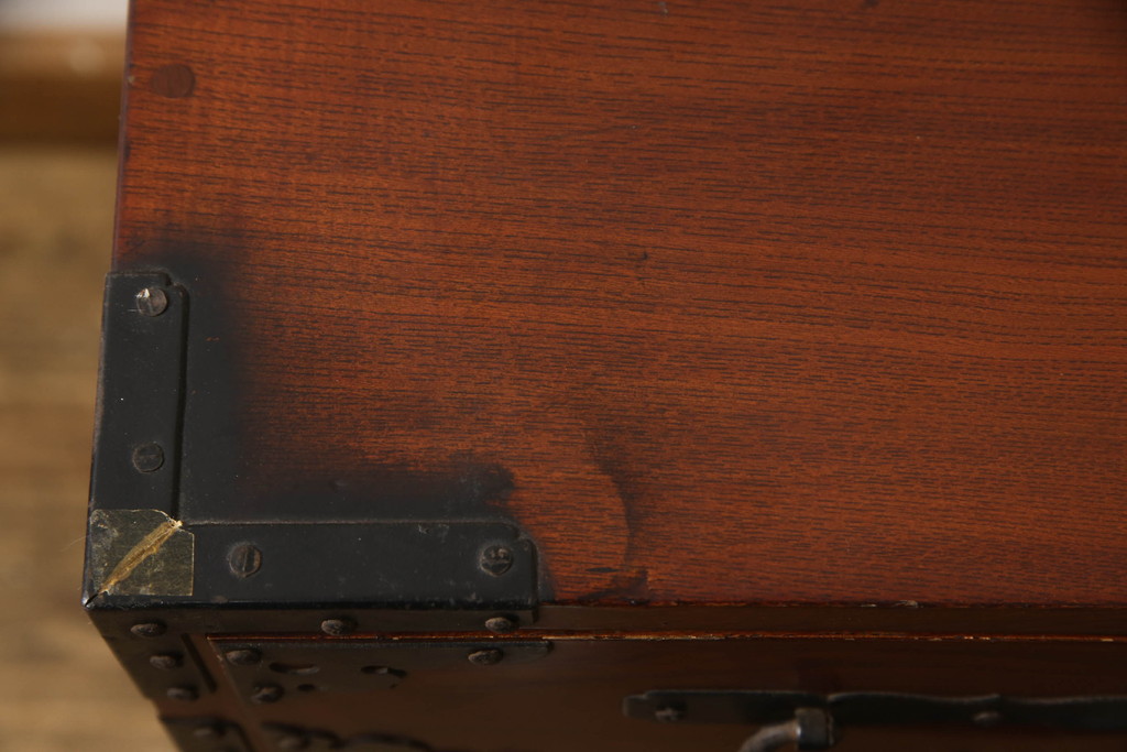 和製ビンテージ　三方欅(ケヤキ)材　上品な和の雰囲気が高まる蝶金具の米沢小箪笥(米沢箪笥、引き出し、卓上収納、小物収納、収納タンス、ヴィンテージ)(R-066232)