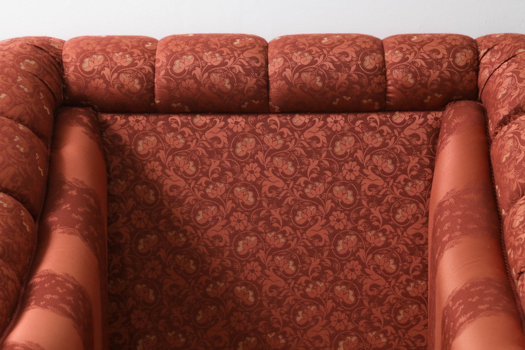 中古　高級輸入家具　ボリューム感のある重厚な佇まいが魅力の1人掛けソファ(一人掛け、アームソファ、椅子、イス)(定価約35万円)(R-066047)