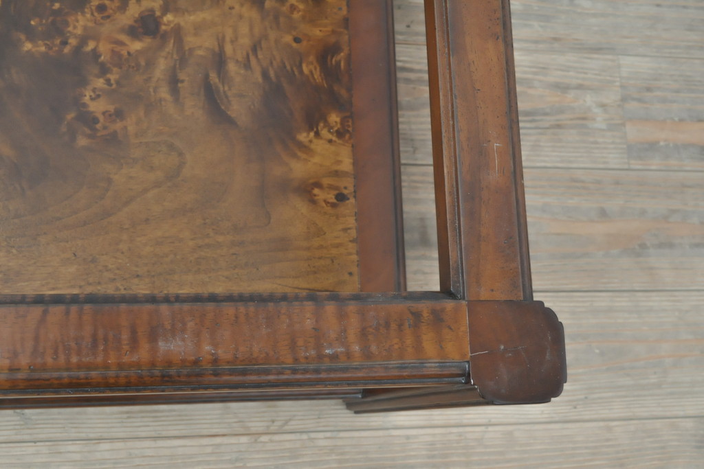 中古　美品　高級ヨーロッパ輸入家具　マホガニー材　サイドテーブル(ローテーブル、ナイトテーブル、センターテーブル)(定価約18万円)(R-055939)
