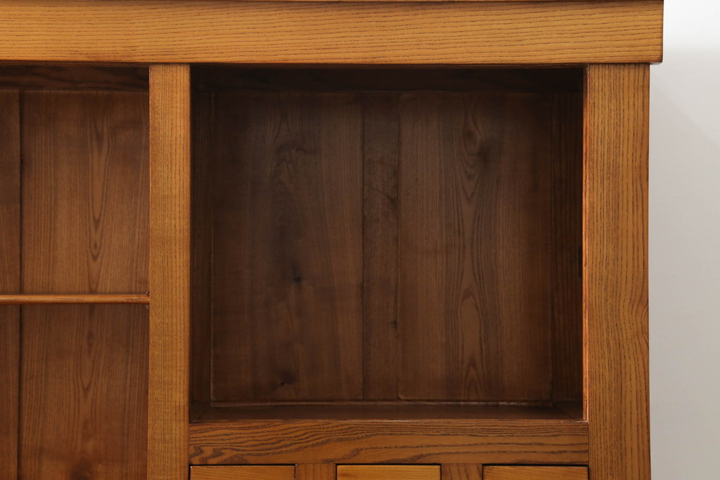 中古　美品　美しい木目と品のある佇まいが魅力の水屋箪笥サイドボード(引き出し、収納棚、戸棚、食器棚)(R-074144)