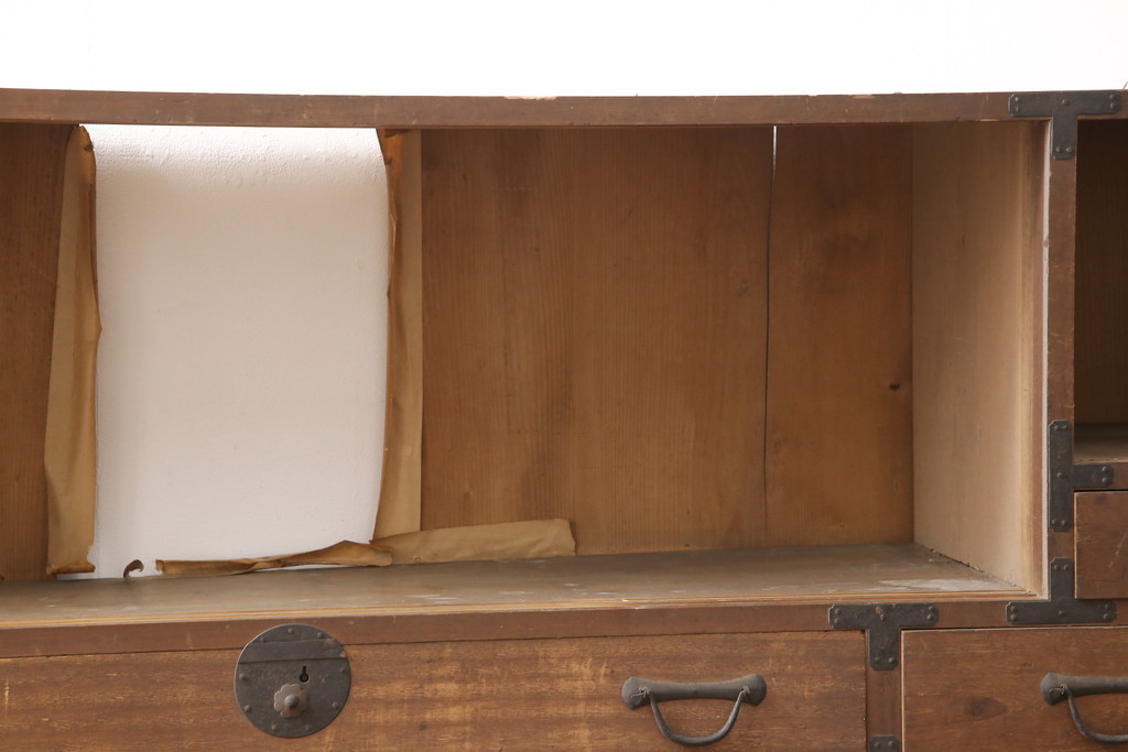 和製アンティーク　時を刻んだ風合いが魅力的な時代箪笥ローボード(テレビ台、ローチェスト、リビングボード、収納棚、戸棚)(R-056145)