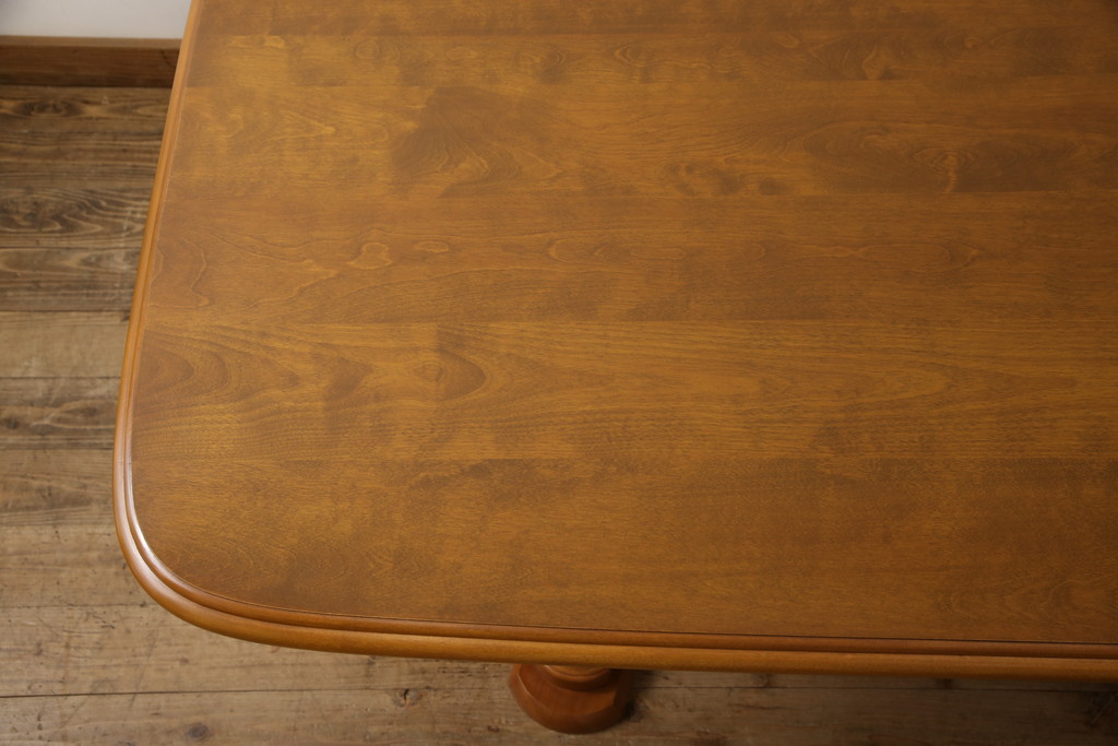 【セミオーダー家具実例】テーブルの天板面と周辺装飾部分を剥離し、オリジナルに近いお色味で仕上げました。(ダイニングテーブル)
