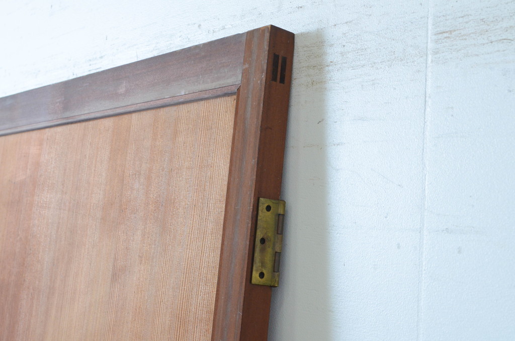 アンティーク建具　昭和初期　上手物!!　美しい柾目　銅のつまみ付き　舞良戸扉1枚(まいらど、板戸、ドア)(R-065485)