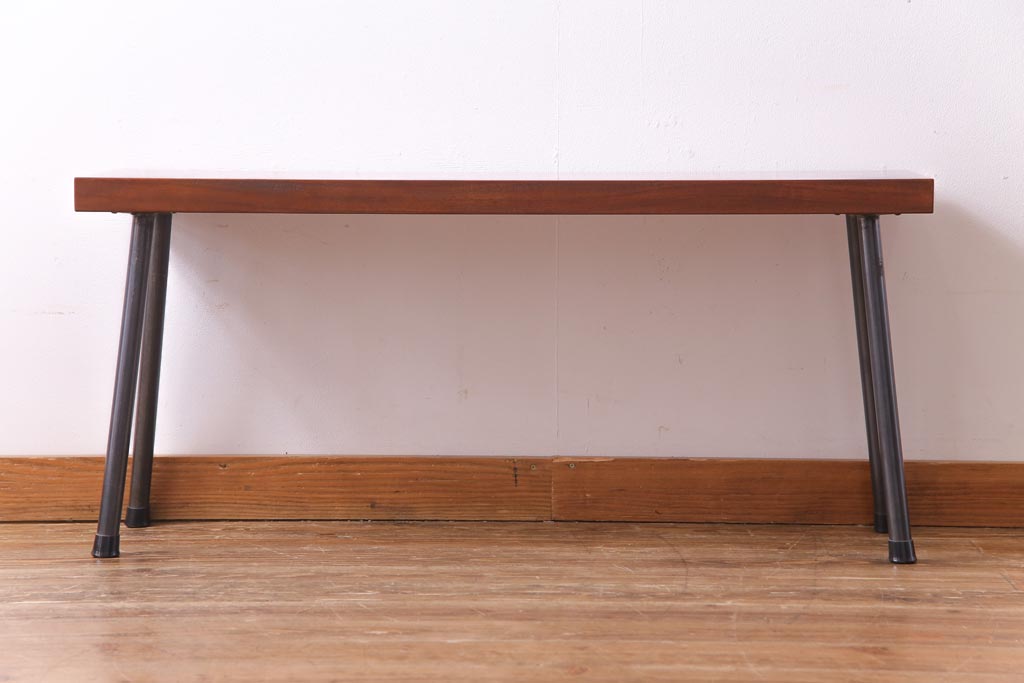 アンティーク家具　昭和中期　漆塗り　くっきりとした木目が美しいケヤキ材一枚板の鉄脚ベンチ(板座チェア、飾り台)(1)