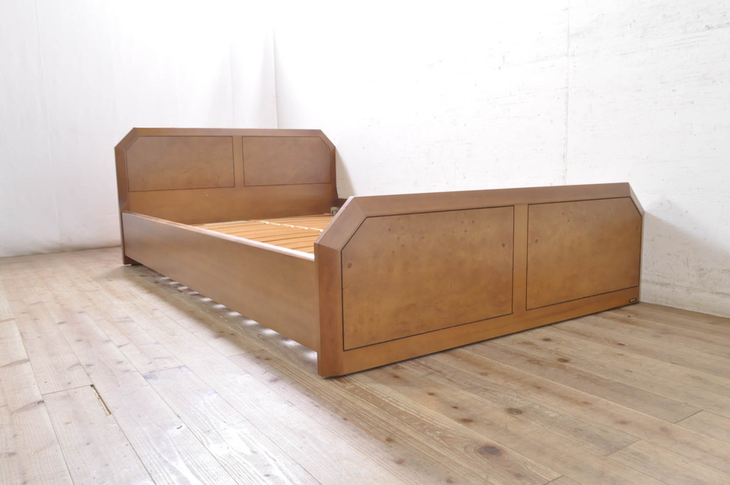 中古　カリモク家具(karimoku)　domani(ドマーニ)　シンプルなデザインが使いやすいすのこ付きベッドフレーム(セミダブル)(R-072069)