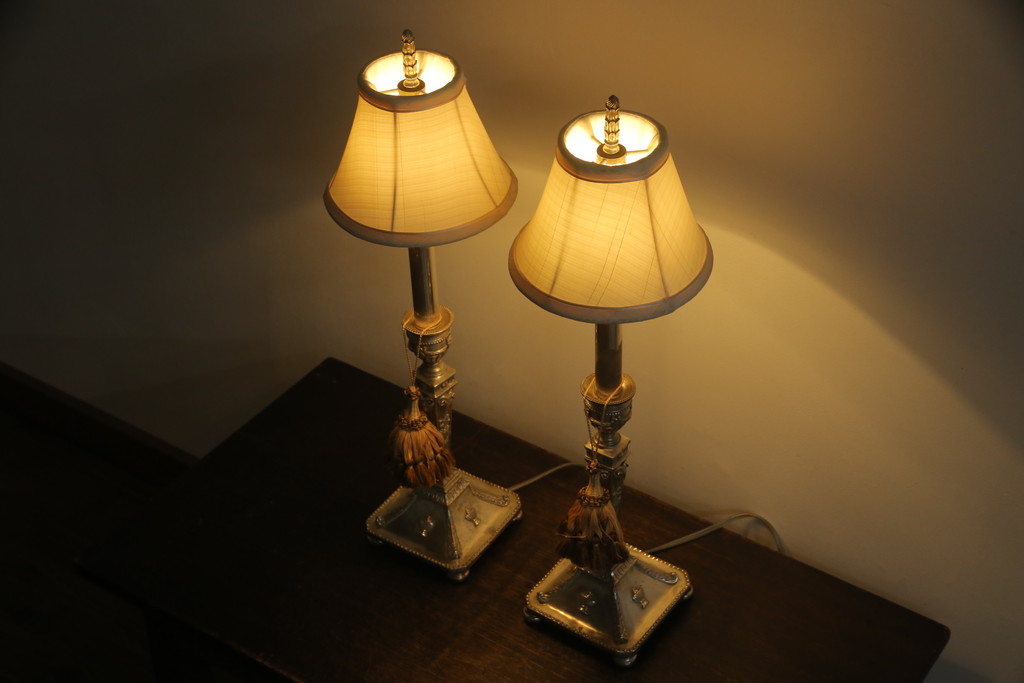 ヴィンテージ照明　イギリス　エレガントなデザインが魅力的なテーブルスタンド(スタンドライト、デスクスタンド、卓上照明、ビンテージ、英国)(R-073415)