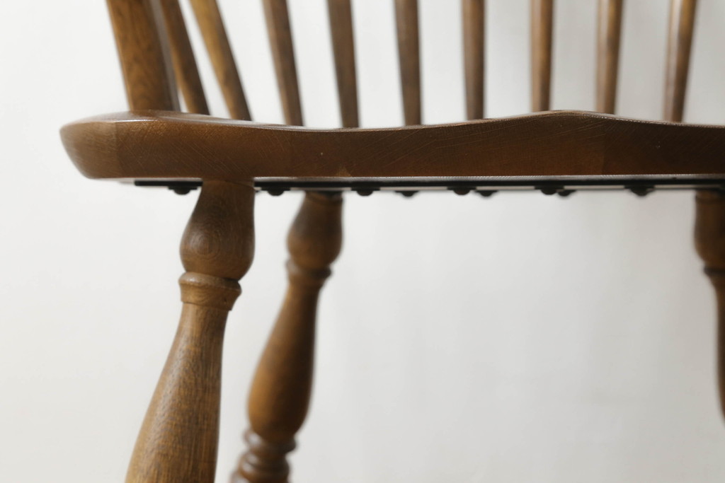 中古　柏木工　ゆったりとした座り心地が魅力的なウィンザーチェア1脚(ウインザーチェア、アームチェア、かしわ木工、KASHIWA、板座チェア、椅子、イス)(R-074752)