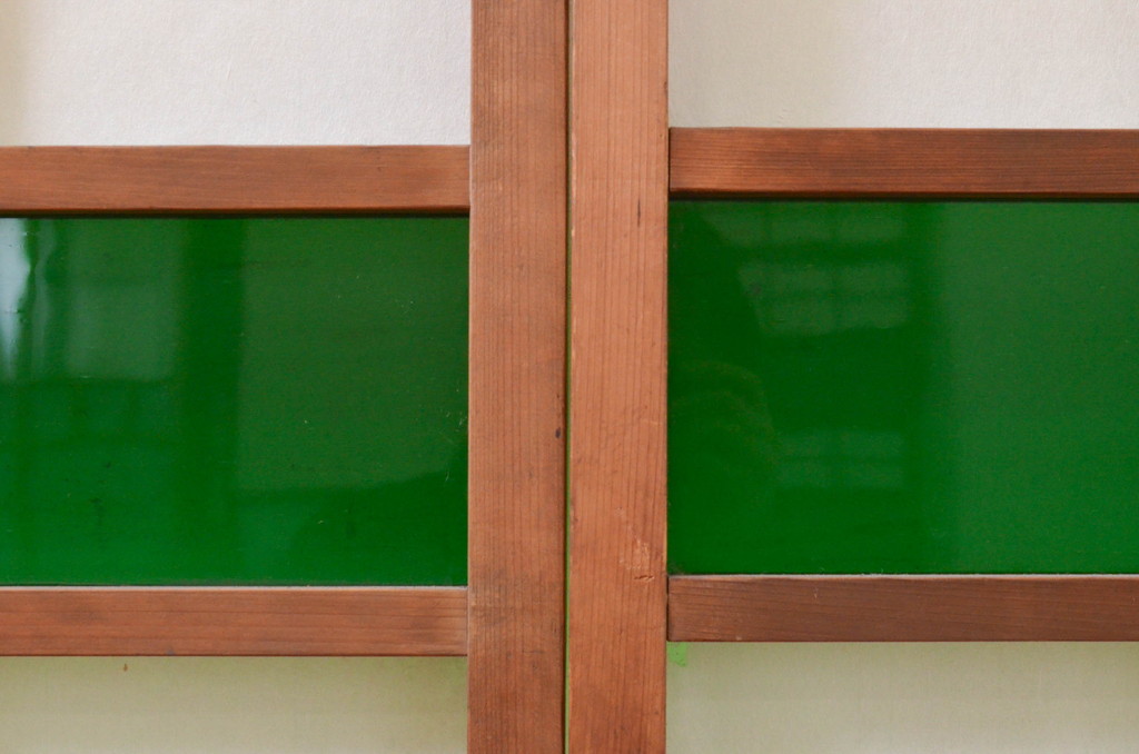 アンティーク建具　古い遊郭から出た希少な色ガラス入り障子戸2枚セット(引き戸、格子戸)(R-072555)