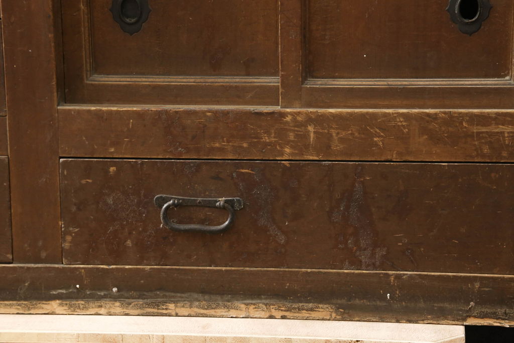 和製アンティーク　前面檜(ヒノキ)材　引き出しと引き戸のバランスが良い二段重ね階段箪笥(和タンス、収納箪笥、時代箪笥)(R-060630)