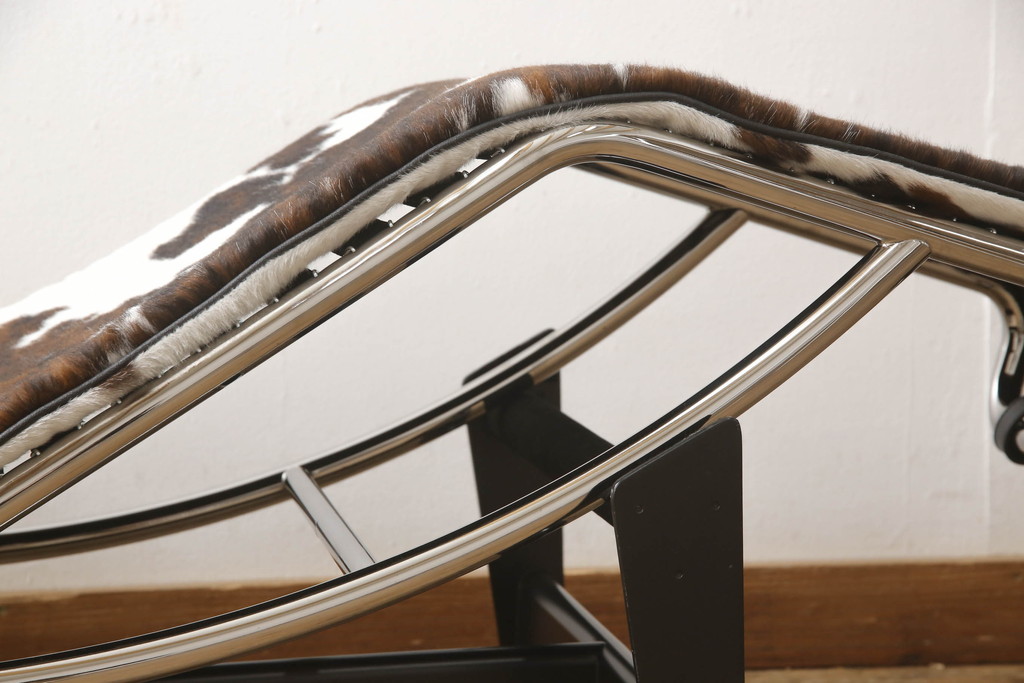 中古　美品　Cassina(カッシーナ)　Le Corbusier(ル・コルビュジエ)　LC4　シェーズロング(寝椅子、カウチ)(定価約92万円)(R-060936)