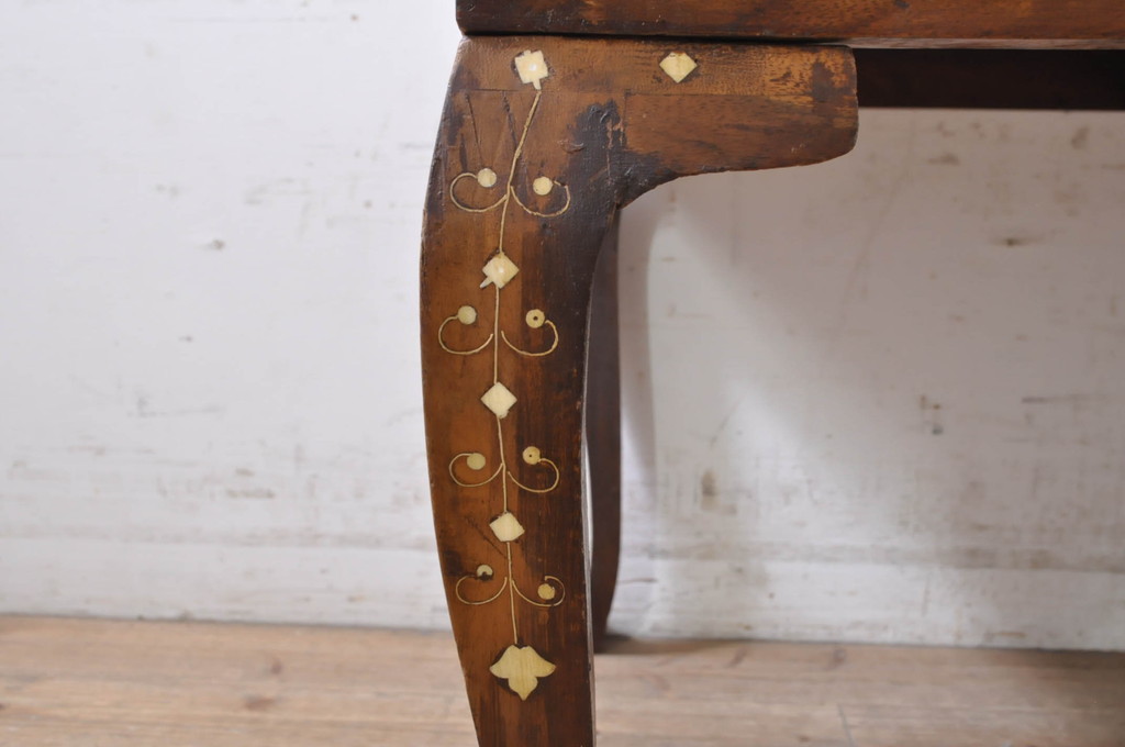 アジアンアンティーク　チーク材　繊細で華やかな象嵌入りのローテーブル(センターテーブル、リビングテーブル)(R-072055)