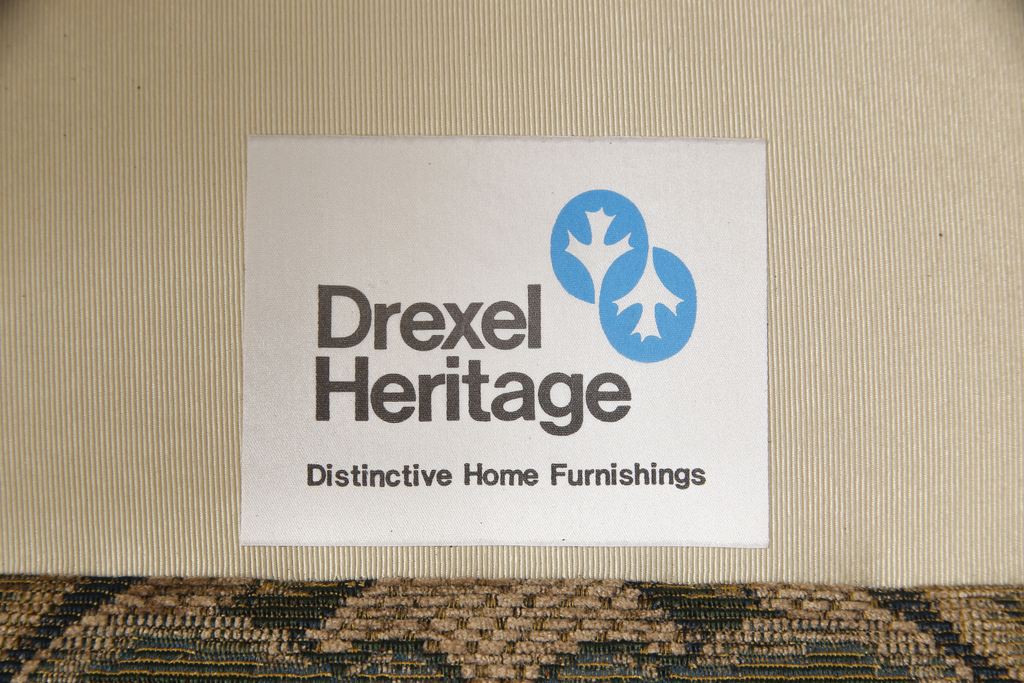中古　美品　DREXEL HERITAGE(ドレクセルヘリテイジ)　クラシカルな雰囲気を醸し出す1人掛けソファ(一人掛けソファ、アームチェア)(R-056338)