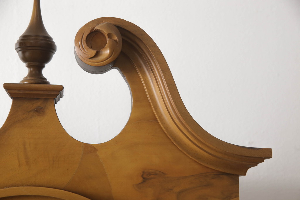 中古　最高級!!　マルマンコレクション　曲線デザインの彫刻が美しい!!クラシカルな空間を演出する象嵌入りホールクロック(柱時計、振り子時計、ディスプレイ)(定価約115万円)(R-064382)