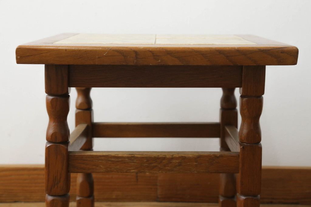 ヨーロッパビンテージ　タイルトップがお洒落なローテーブル(コーヒーテーブル、サイドテーブル、花台、飾り台、ヴィンテージ)(R-074536)