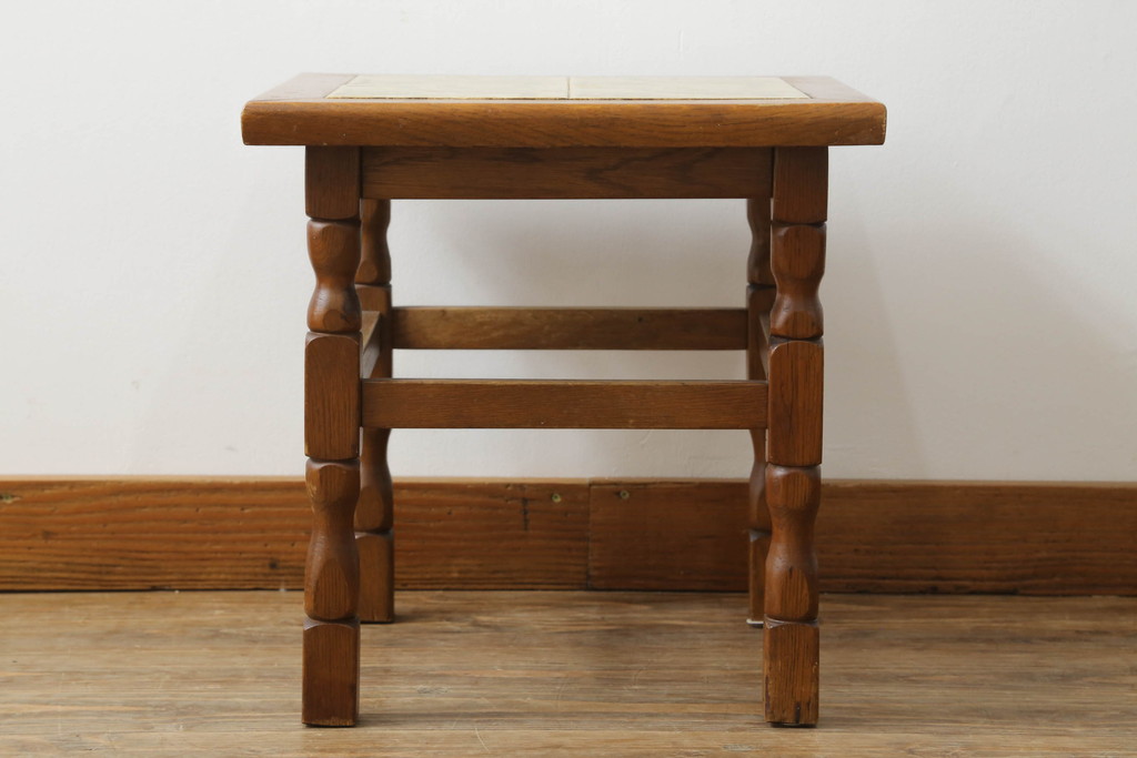 ヨーロッパビンテージ　タイルトップがお洒落なローテーブル(コーヒーテーブル、サイドテーブル、花台、飾り台、ヴィンテージ)(R-074536)