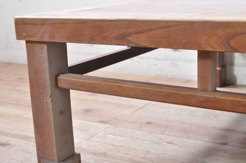 和製アンティーク　天板一枚板　総欅(ケヤキ)材　脚元の渦巻模様のデザインが目を引く座卓(ローテーブル、センターテーブル、リビングテーブル)(R-072746)