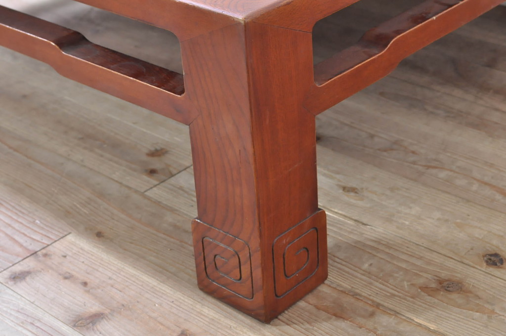 和製ビンテージ　総欅(ケヤキ)材　漆塗り　天板と脚が一体化したようなすっきりとしたデザインが魅力的な座卓(ヴィンテージ、ローテーブル、センターテーブル、リビングテーブル)(R-072747)