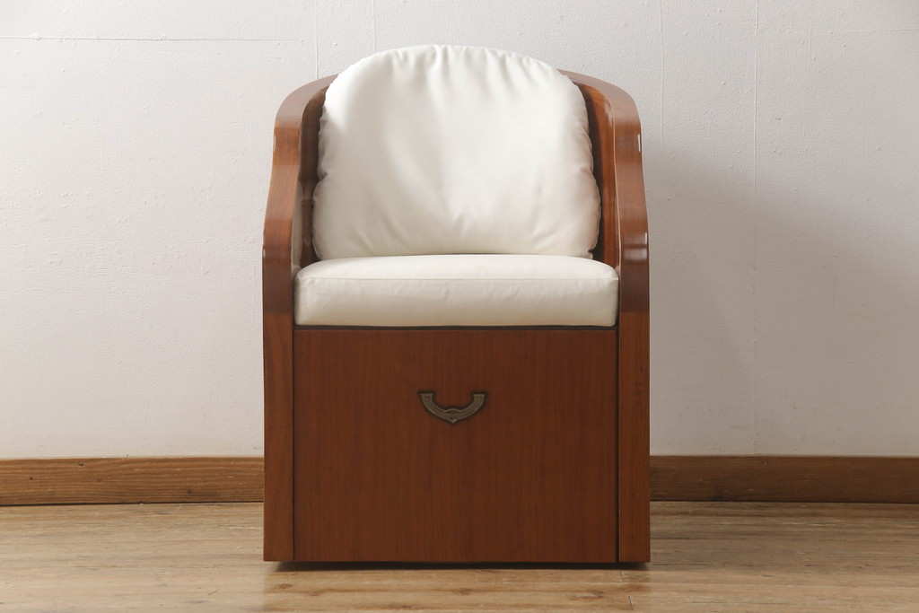 中古美品　高級品　サァラ麻布　洗練された雰囲気が目を引く、収納付き回転椅子(定価約36万円)(ラウンジチェア、イス、1人掛けソファ)(R-052145)