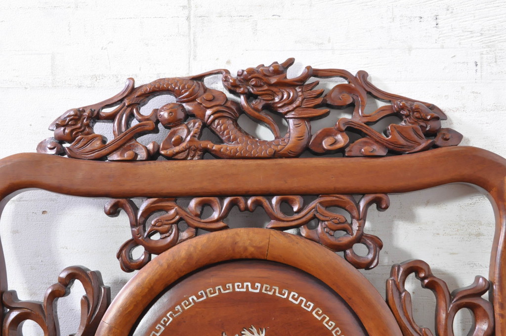 和製ビンテージ　総花梨(カリン)材　象嵌入り　凝ったデザインの彫刻が魅力のアームチェア(一人掛け、ダイニングチェア、椅子、イス、板座チェア、ヴィンテージ)(R-072755)